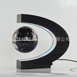 磁悬浮炫技 洋酒瓶与杯的艺术升华与商业魅力